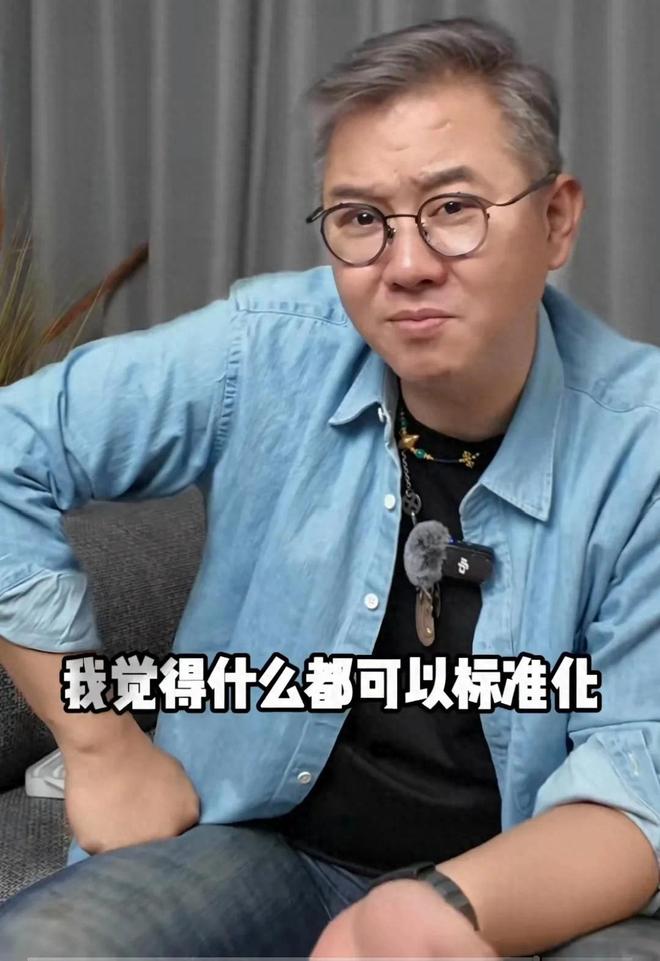 双眼皮看着不自然整个人憔悴不堪53岁赵川的近况曝光：脸型松垮(图3)